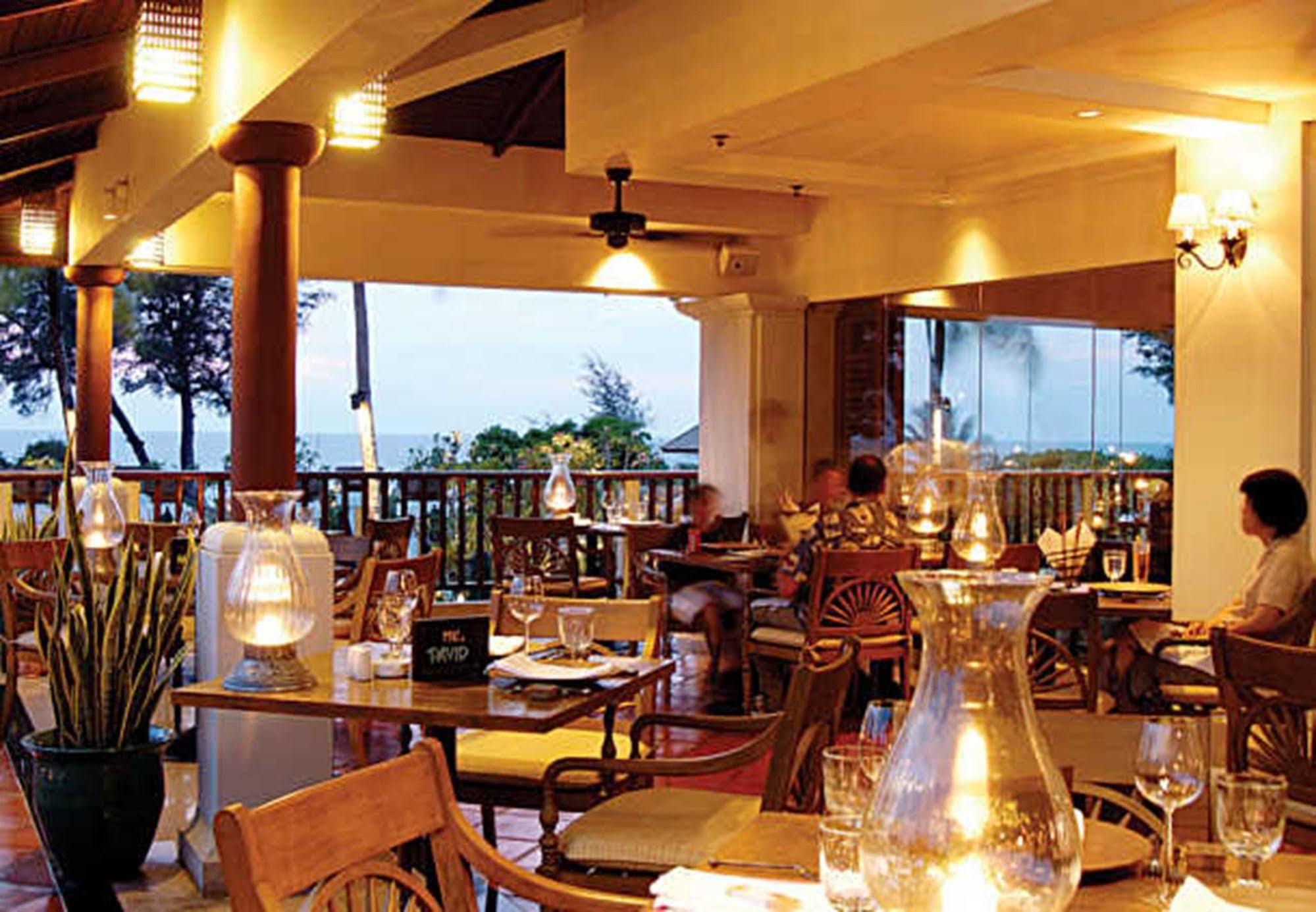 Marriott'S Phuket Beach Club Mai Khao Restaurant photo
